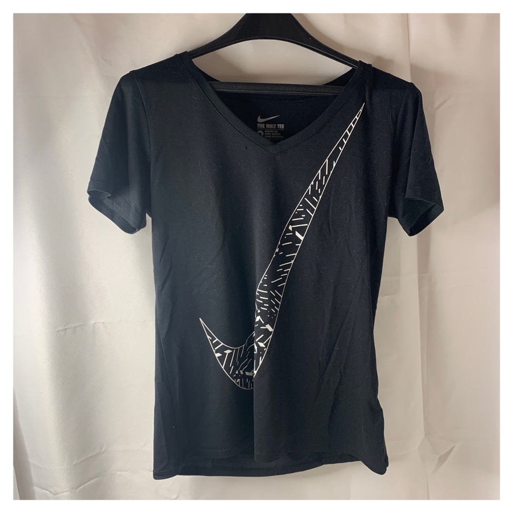 Ladies NIKE t-shirt, size medium. Tiny pin hole.